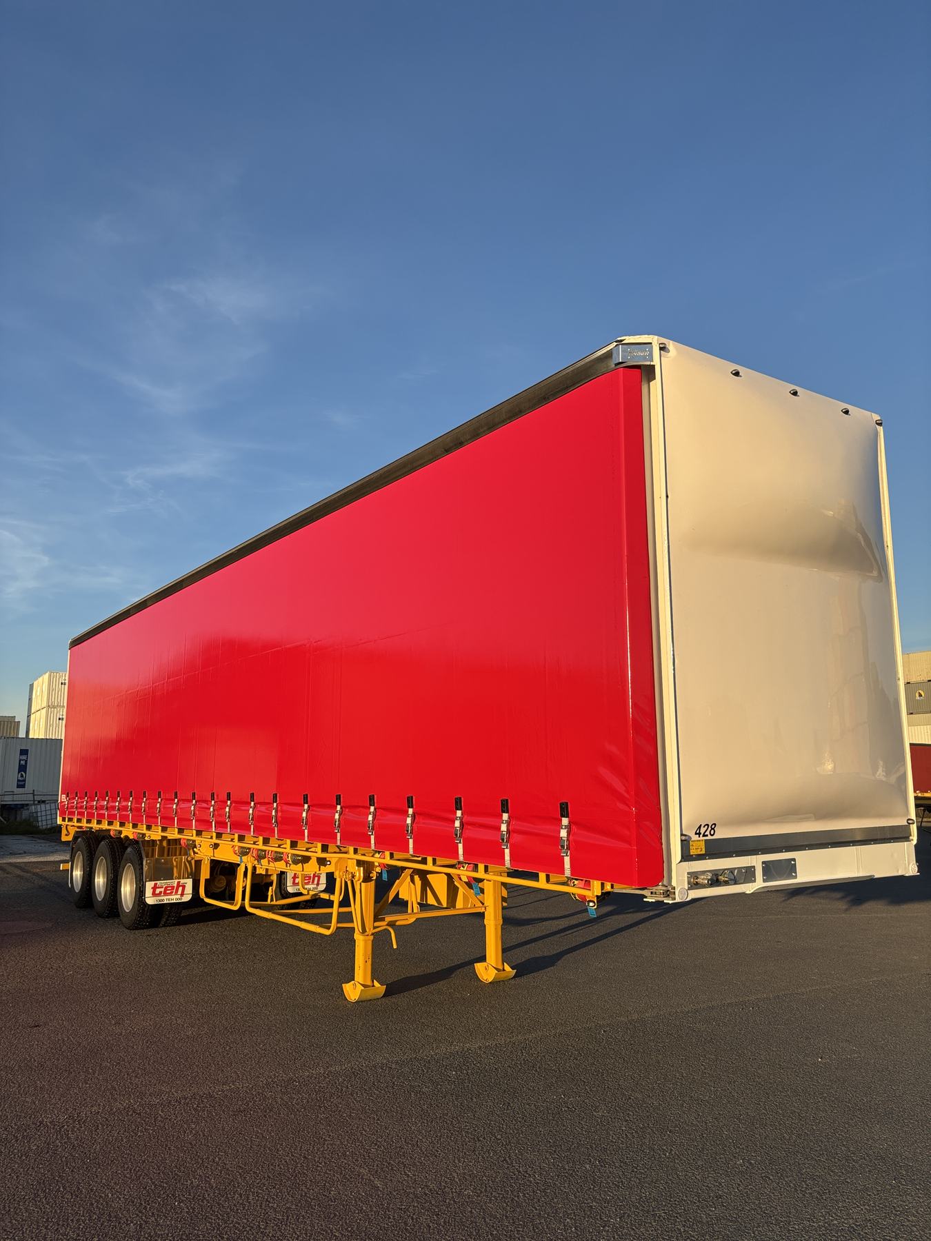 TEH tautliner trailer with red curtains and white front wall